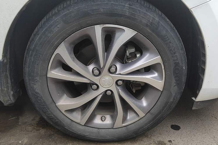 Used Buick Verano 2023 Pro Enjoyment Edition Right Front Wheel Hub