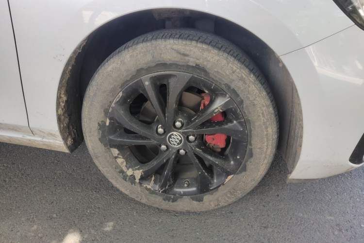 Used Buick Verano 2023 Pro GS Hunter Wind Edition Right Front Wheel Hub