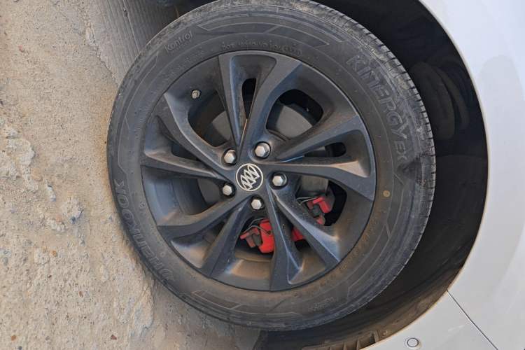Used Buick Verano 2023 Pro GS Swift Edition Right Front Wheel Hub