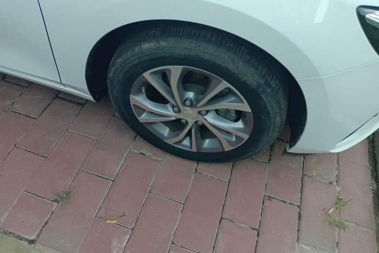 Used Buick Verano 2023 Pro Enjoyment Edition Right Front Wheel Hub