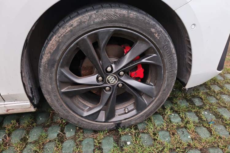 Used Buick Verano 2023 Pro GS Swift Edition Right Front Wheel Hub