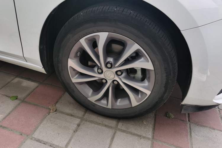 Used Buick Verano 2023 Pro Enjoyment Edition Right Front Wheel Hub