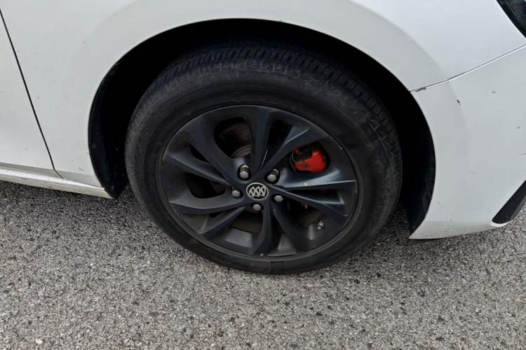 Used Buick Verano 2023 Pro GS Hunter Wind Edition Right Front Wheel Hub