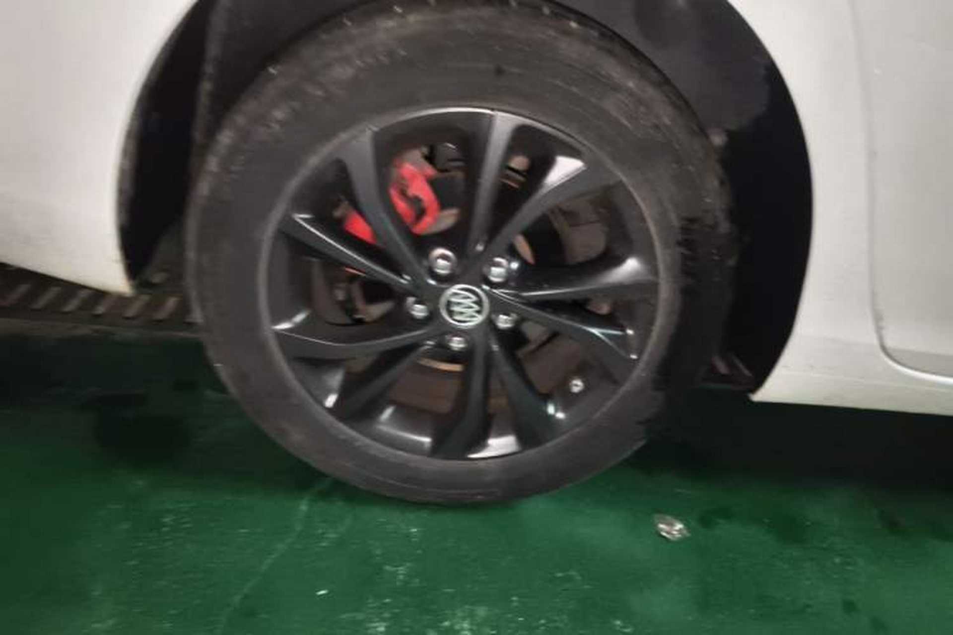 Used Buick Verano 2023 Pro GS Hunter Wind Edition Right Front Wheel Hub