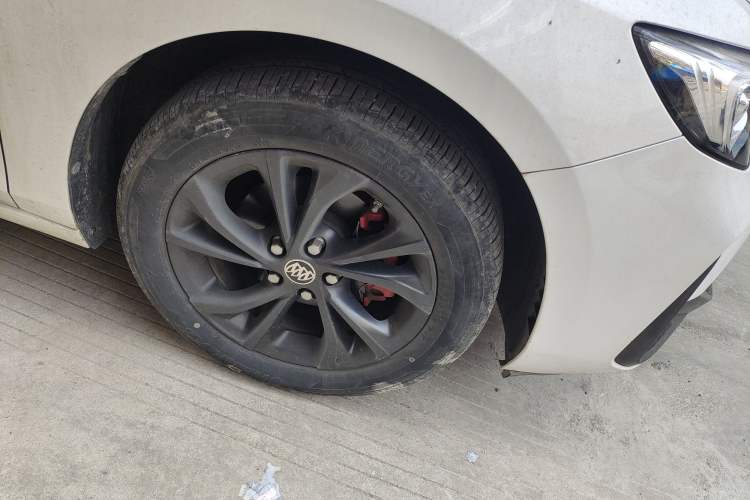 Used Buick Verano 2023 Pro GS Hunter Wind Edition Right Front Wheel Hub