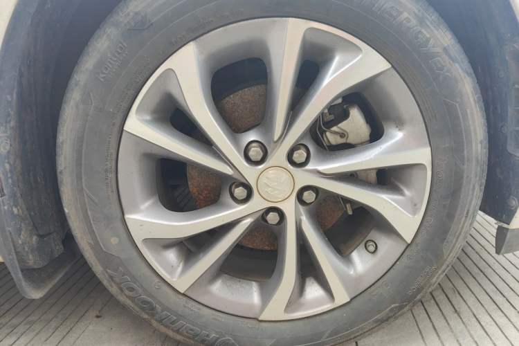 Used Buick Verano 2023 Pro Enjoyment Edition Right Front Wheel Hub