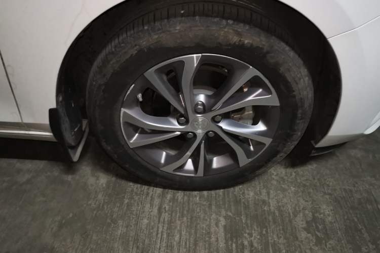Used Buick Verano 2023 Pro Enjoyment Edition Right Front Wheel Hub