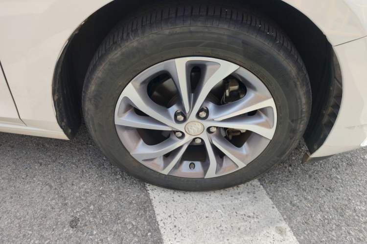 Used Buick Verano 2023 Pro Enjoyment Edition Right Front Wheel Hub