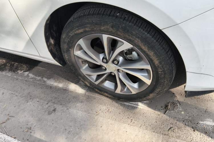 Used Buick Verano 2023 Pro Enjoyment Edition Right Front Wheel Hub