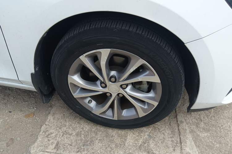 Used Buick Verano 2023 Pro Enjoyment Edition Right Front Wheel Hub