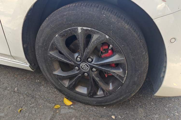 Used Buick Verano 2023 Pro GS Swift Edition Right Front Wheel Hub