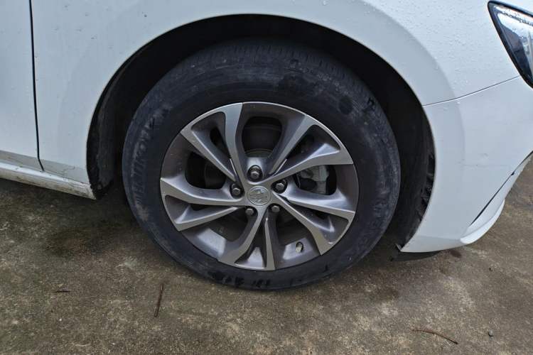 Used Buick Verano 2023 Pro Enjoyment Edition Right Front Wheel Hub