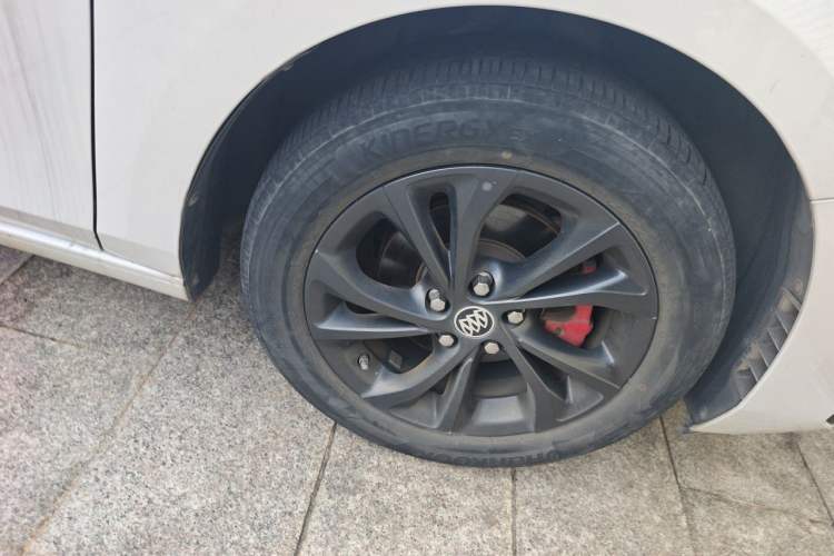 Used Buick Verano 2023 Pro GS Hunter Wind Edition Right Front Wheel Hub