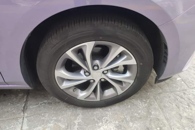 Used Buick Verano 2023 Pro Enjoyment Edition Right Front Wheel Hub