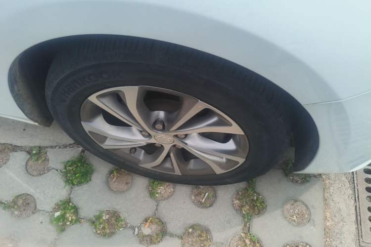 Used Buick Verano 2023 Pro Enjoyment Edition Right Front Wheel Hub