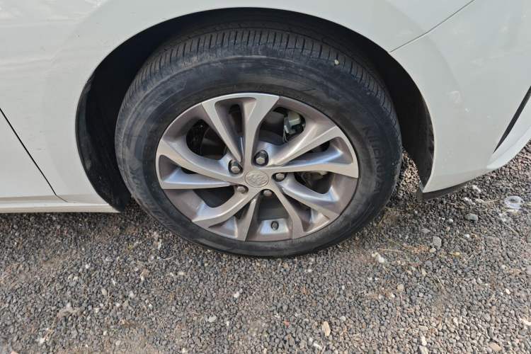 Used Buick Verano 2023 Pro Enjoyment Edition Right Front Wheel Hub