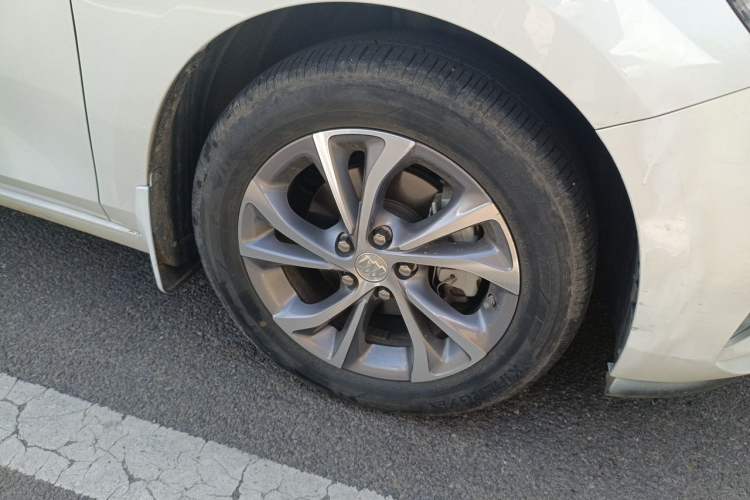 Used Buick Verano 2023 Pro Enjoyment Edition Right Front Wheel Hub