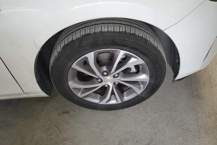 Used Buick Verano 2023 Pro Enjoyment Edition Right Front Wheel Hub