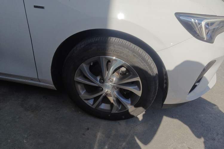 Used Buick Verano 2023 Pro Enjoyment Edition Right Front Wheel Hub