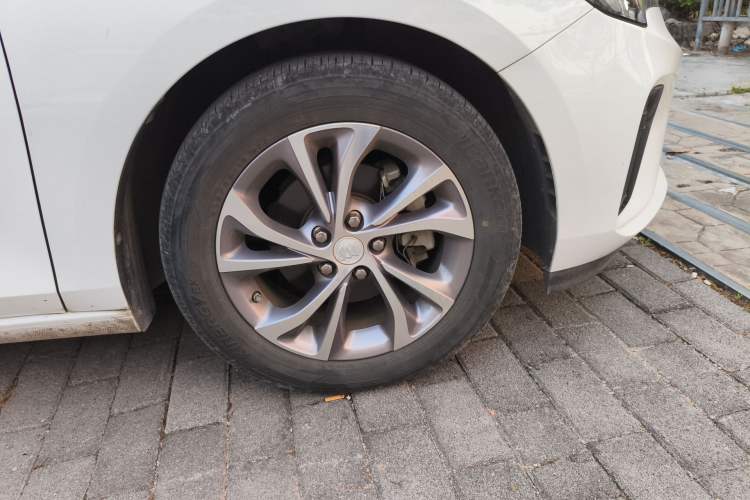 Used Buick Verano 2023 Pro Enjoyment Edition Right Front Wheel Hub