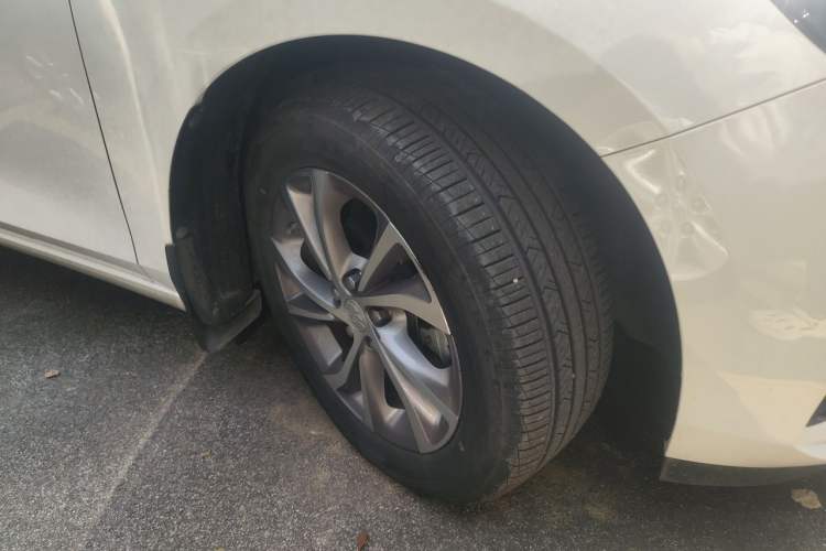Used Buick Verano 2023 Pro Enjoyment Edition Right Front Wheel Hub