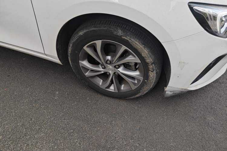 Used Buick Verano 2023 Pro Enjoyment Edition Right Front Wheel Hub