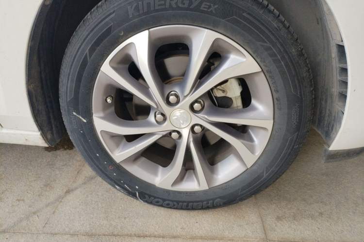 Used Buick Verano 2023 Pro Enjoyment Edition Right Front Wheel Hub