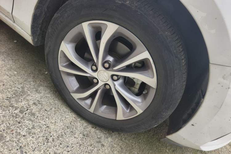 Used Buick Verano 2023 Pro Enjoyment Edition Right Front Wheel Hub