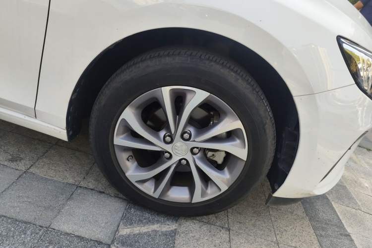 Used Buick Verano 2023 Pro Enjoyment Edition Right Front Wheel Hub