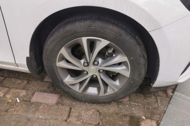 Used Buick Verano 2023 Pro Enjoyment Edition Right Front Wheel Hub