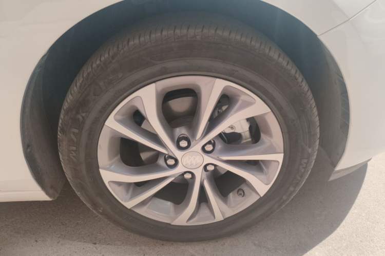 Used Buick Verano 2023 Pro Enjoyment Edition Right Front Wheel Hub