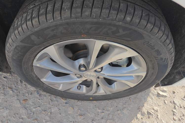 Used Buick Verano 2023 Pro Enjoyment Edition Right Front Wheel Hub