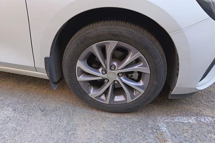 Used Buick Verano 2023 Pro Enjoyment Edition Right Front Wheel Hub