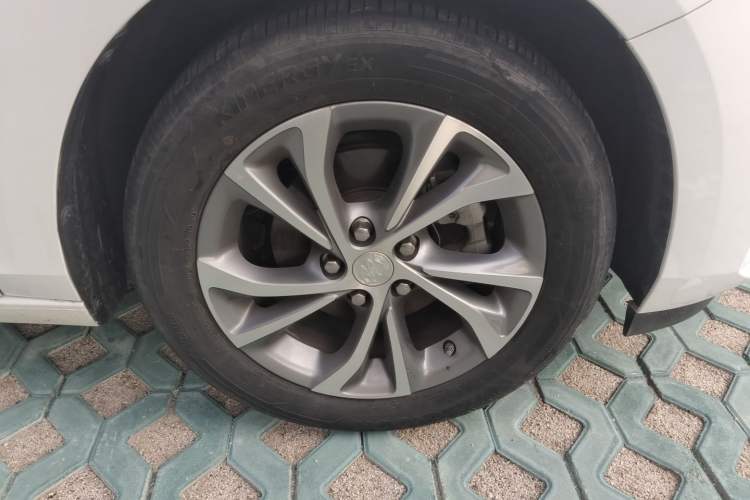 Used Buick Verano 2023 Pro Enjoyment Edition Right Front Wheel Hub