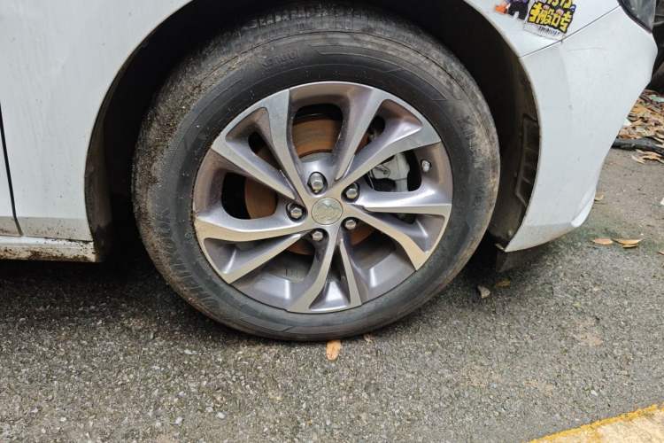 Used Buick Verano 2023 Pro Enjoyment Edition Right Front Wheel Hub