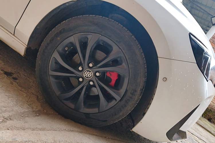 Used Buick Verano 2023 Pro GS Swift Edition Right Front Wheel Hub