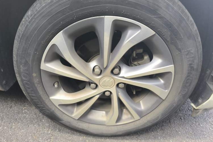 Used Buick Verano 2023 Pro Enjoyment Edition Right Front Wheel Hub