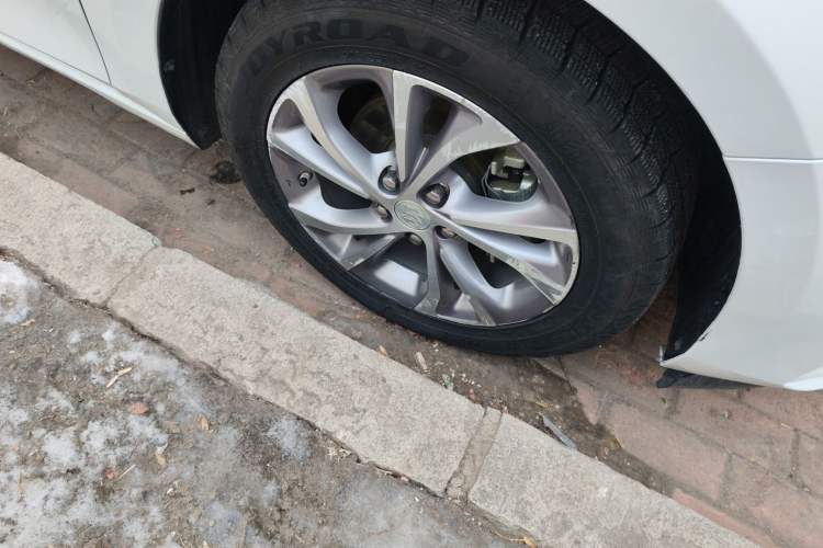 Used Buick Verano 2023 Pro Enjoyment Edition Right Front Wheel Hub