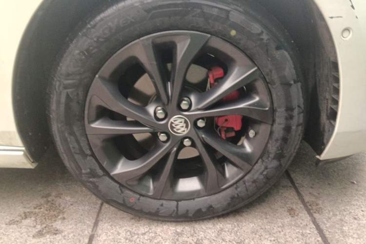 Used Buick Verano 2023 Pro GS Swift Edition Right Front Wheel Hub