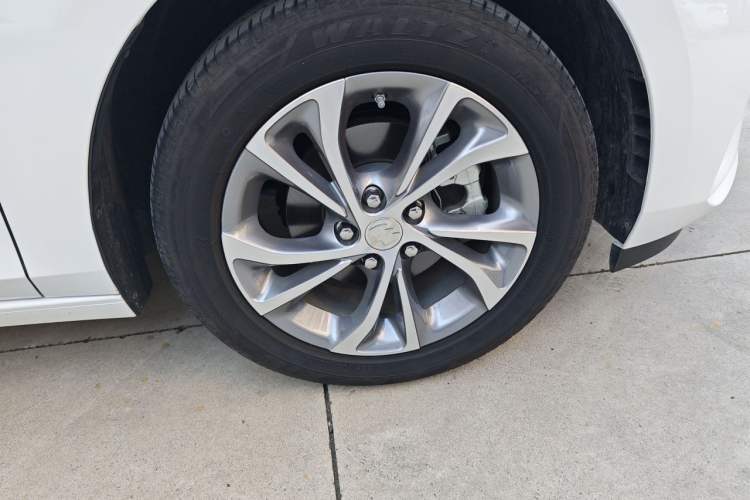 Used Buick Verano 2023 Pro Enjoyment Edition Right Front Wheel Hub
