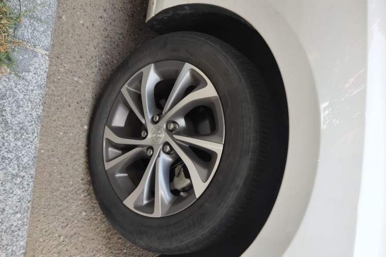 Used Buick Verano 2023 Pro Enjoyment Edition Right Front Wheel Hub