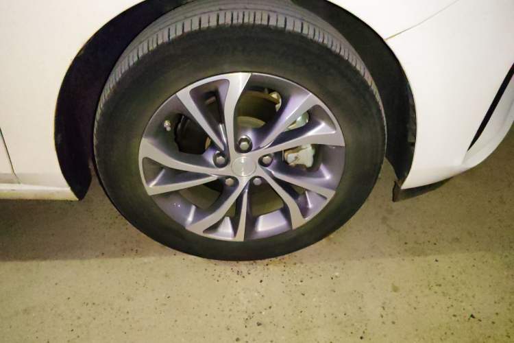 Used Buick Verano 2023 Pro Enjoyment Edition Right Front Wheel Hub