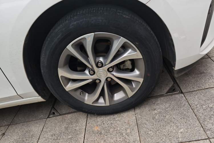 Used Buick Verano 2023 Pro Enjoyment Edition Right Front Wheel Hub