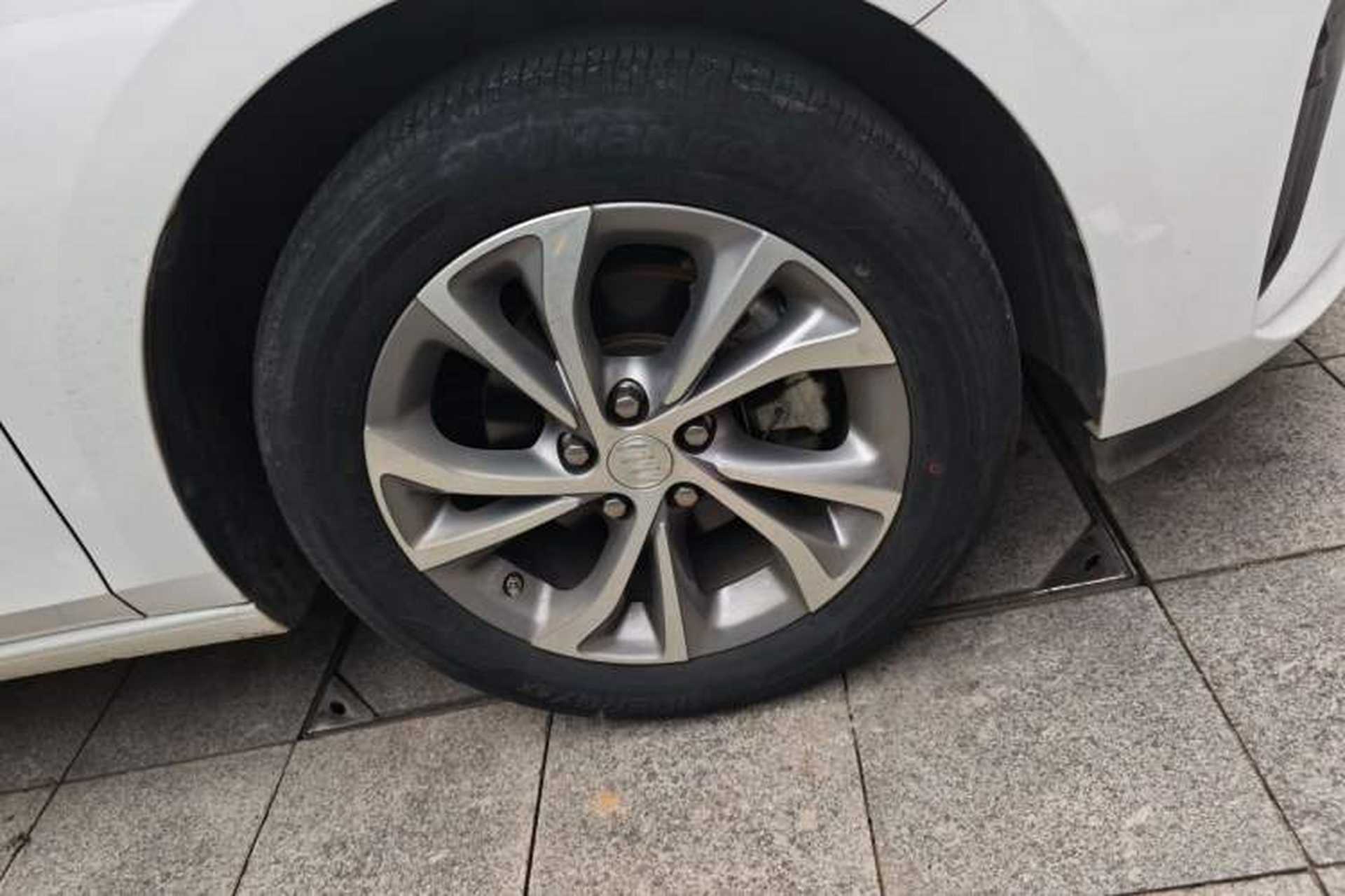 Used Buick Verano 2023 Pro Enjoyment Edition Right Front Wheel Hub