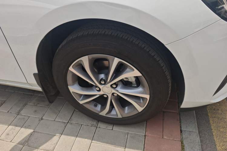 Used Buick Verano 2023 Pro Enjoyment Edition Right Front Wheel Hub
