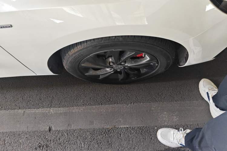 Used Buick Verano 2023 Pro GS Hunter Wind Edition Right Front Wheel Hub