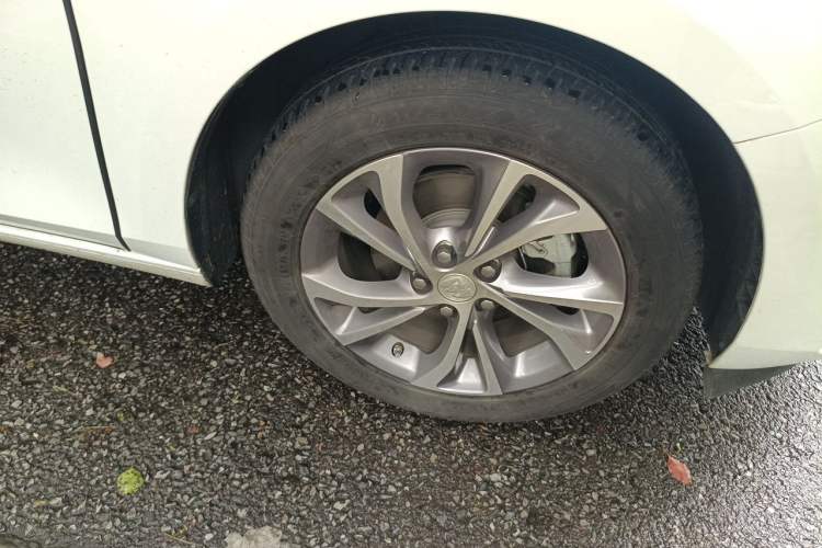 Used Buick Verano 2023 Pro Enjoyment Edition Right Front Wheel Hub