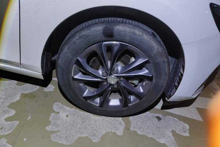 Used Buick Verano 2023 Pro Enjoyment Edition Right Front Wheel Hub