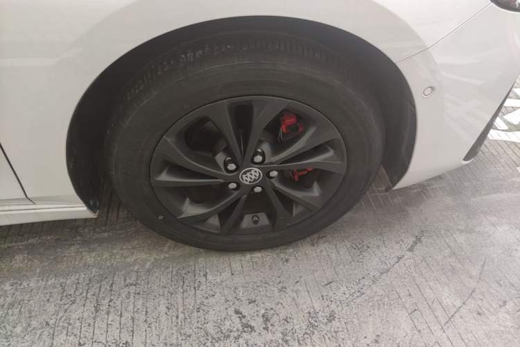 Used Buick Verano 2023 Pro GS Swift Edition Right Front Wheel Hub