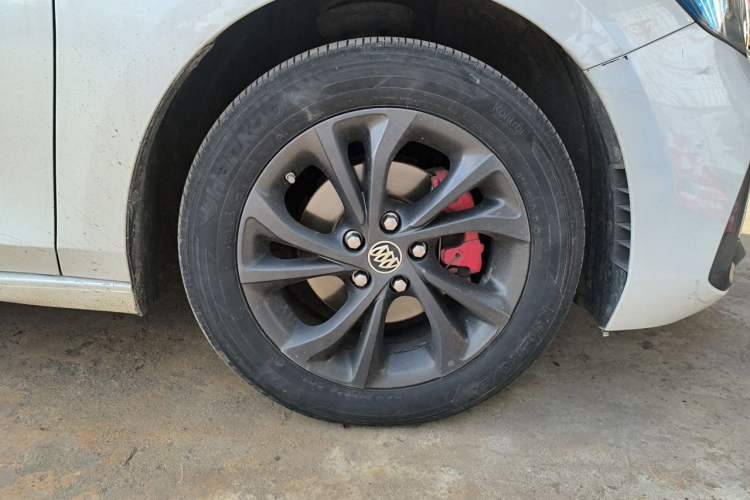 Used Buick Verano 2023 Pro GS Hunter Wind Edition Right Front Wheel Hub